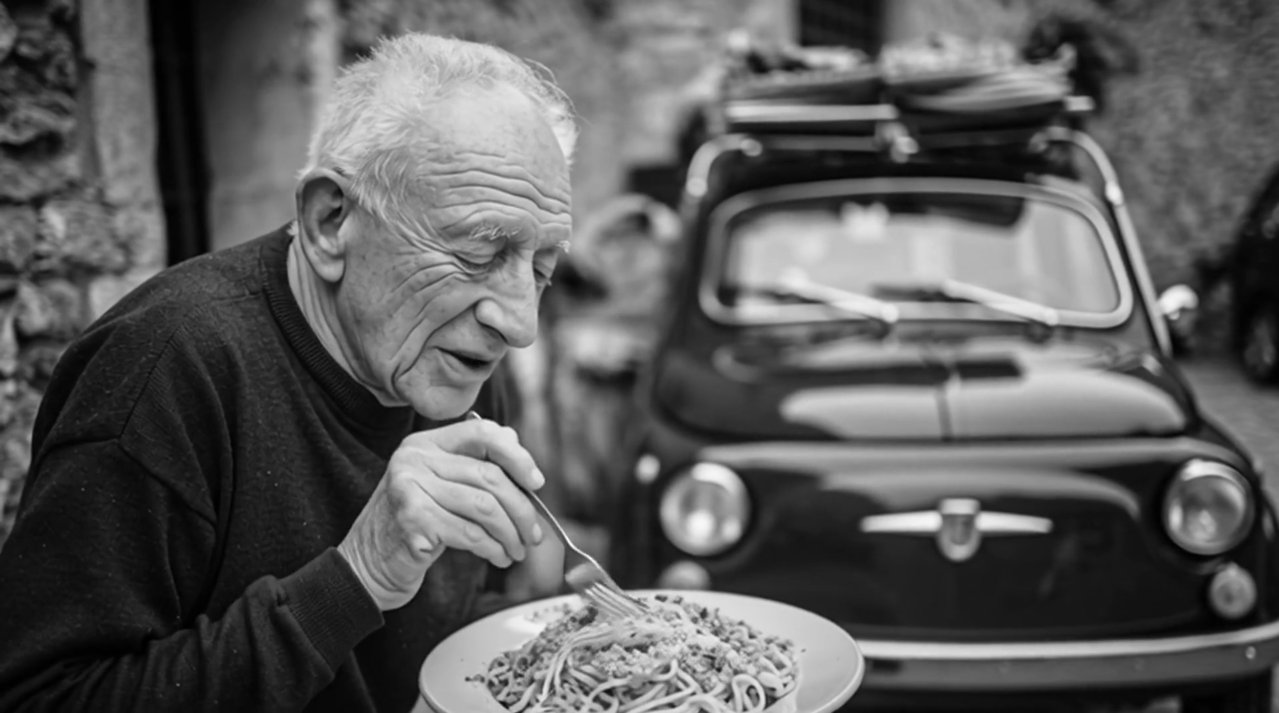 Un homme en voiture qui vient au restaurant la Famiglia
