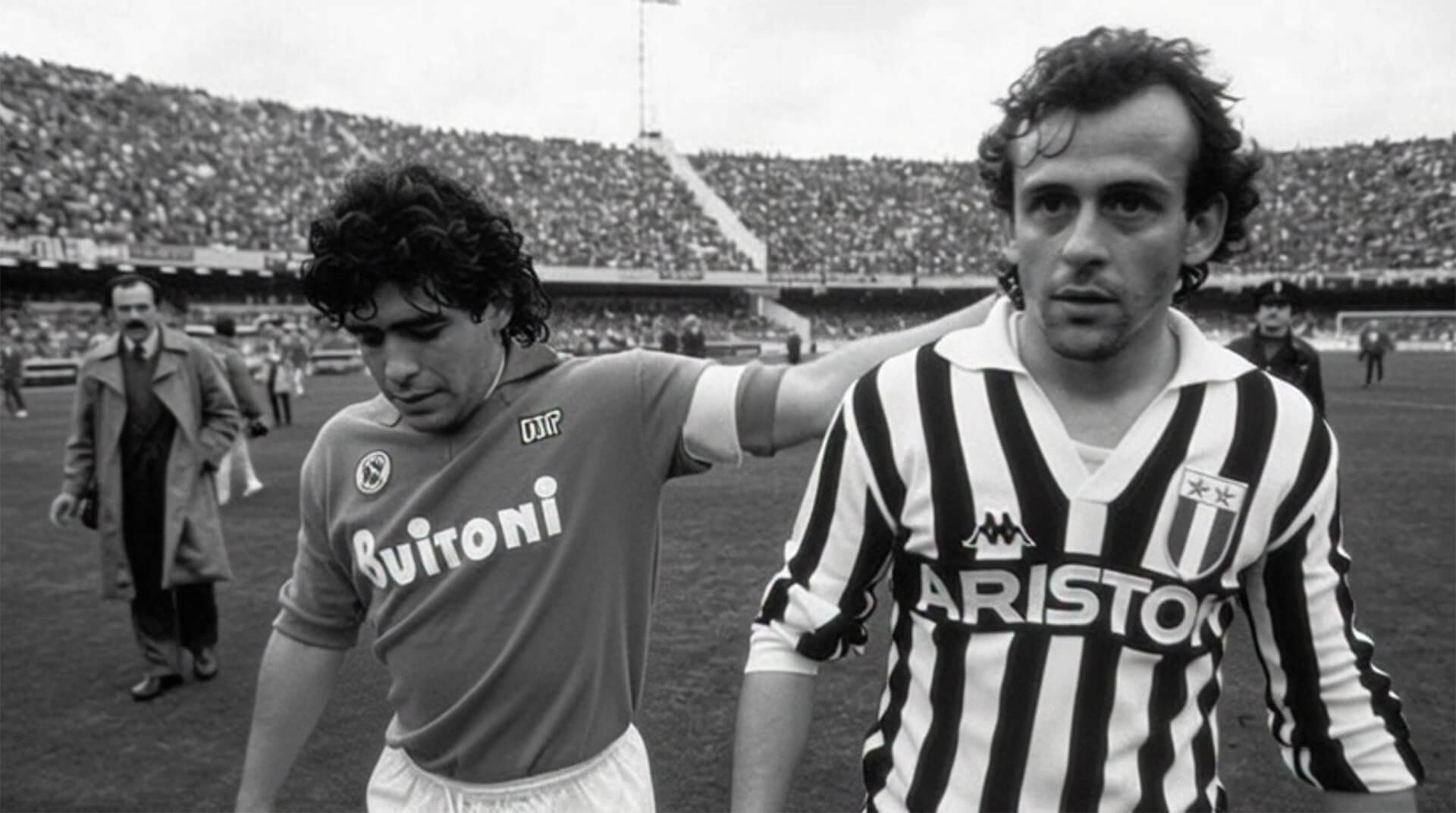 Un homme en voiture qui vient au restaurant la Famiglia