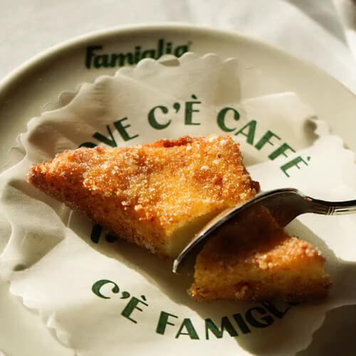 Des personnes dans une cuisine de restaurant