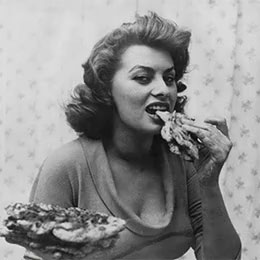 Sophia Loren qui dit Tout ce que je vois, je le dois aux pâtes